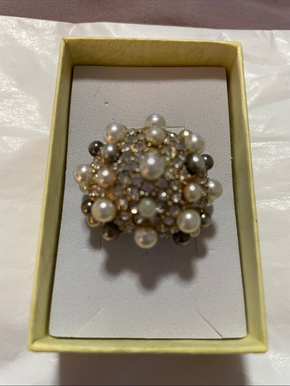 Elegant Pearl Cluster Statement Ring - Gold Tone Size 8